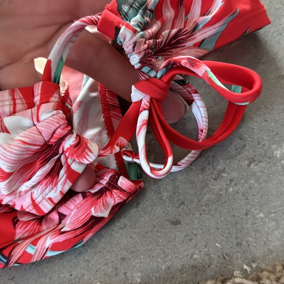 Bikini - Picture 3 of 6